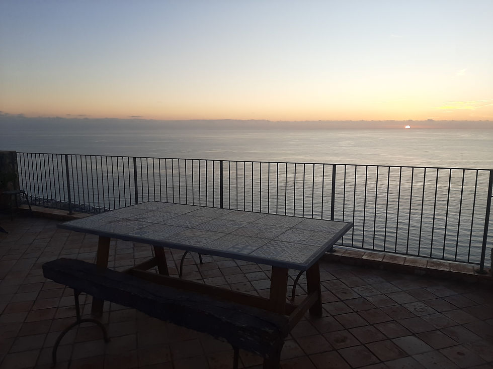 Ausblick satt! Atemberaubender Blick aufs Meer von der Dachterasse der "Residenza d´Epoca"