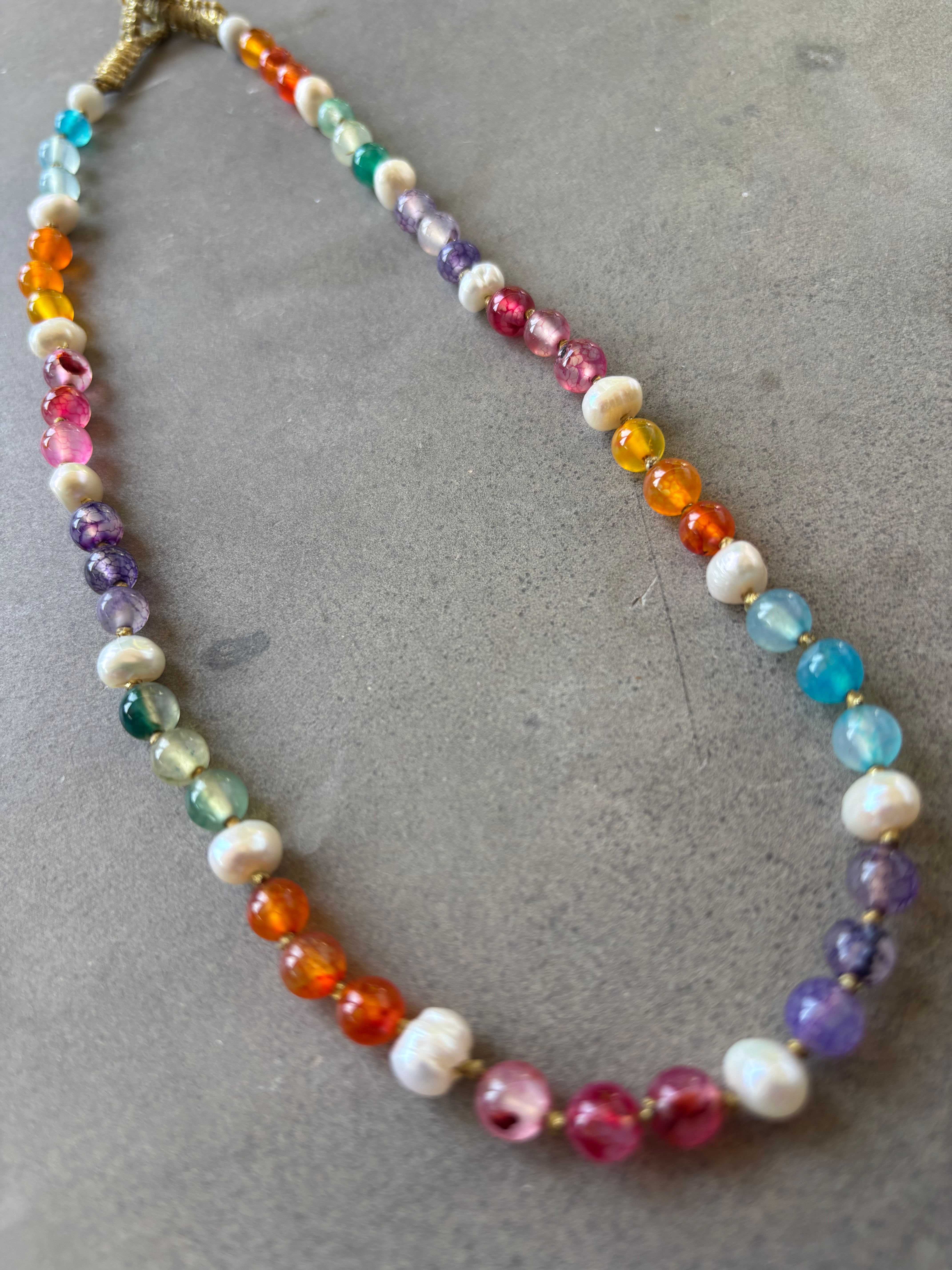 שרשרת ג'ייד צבעונית ופנינים