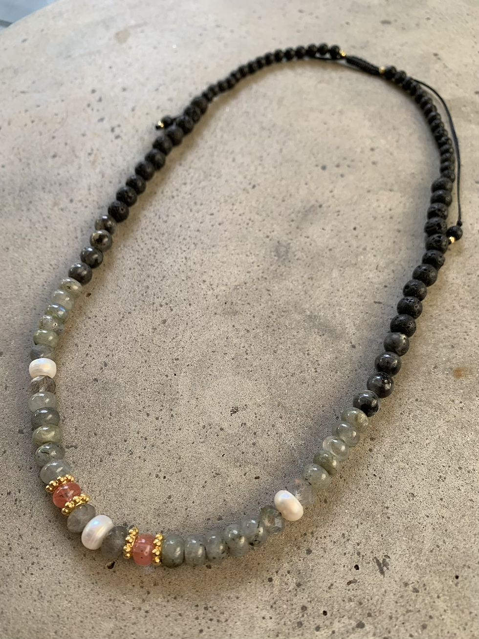 שרשרת לברדורייט ופנינים
