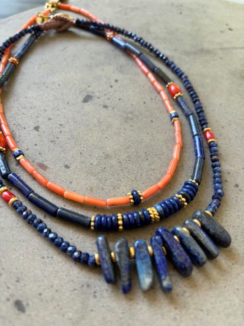 תמונה ממוזערת: שרשרת לאפיס כחולה וקורל