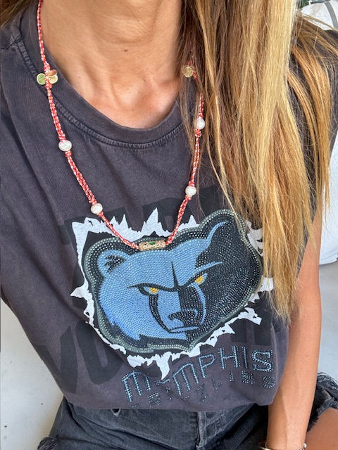 תמונה ממוזערת: שרשרת אמולט גולדפילד ופנינים על חוט צבעוני