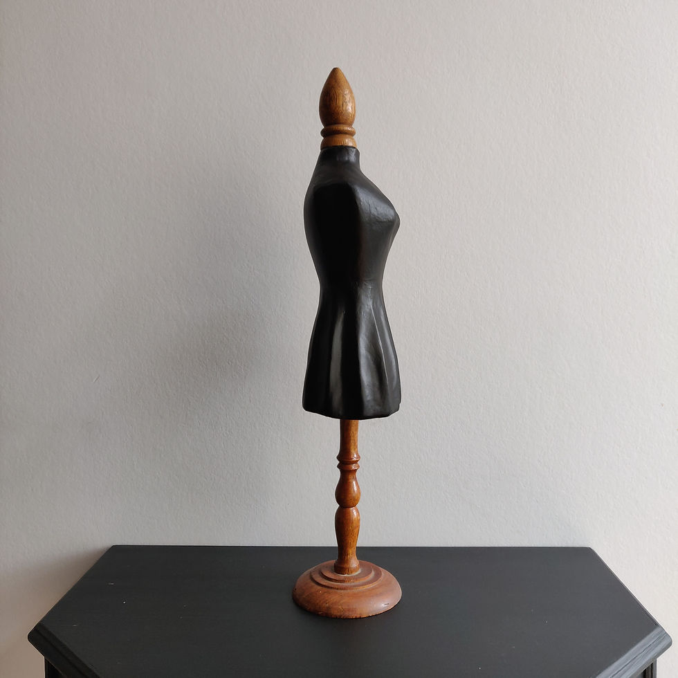 Thumbnail: Zwarte miniatuur paspop