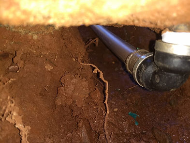 Logo após a detecção do local exato do vazamento já poderemos realizar o reparo sendo necessária apenas uma pequena abertura na área afetada. Assim sendo em todos os serviços executados pela Central vazamentos é emitido laudo técnico e garantia logo após a execução.