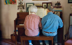 abuelitos al piano.jpg