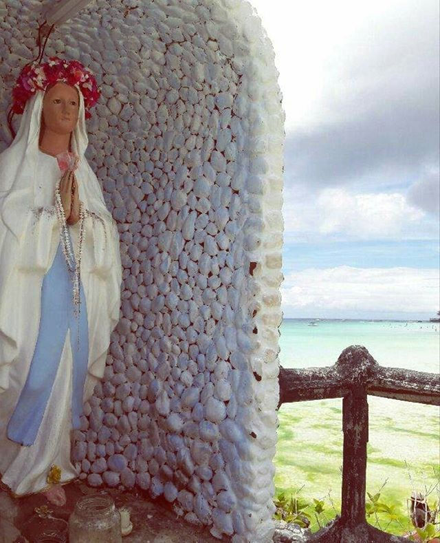praying to the Virgin Mary in Boracay station 1