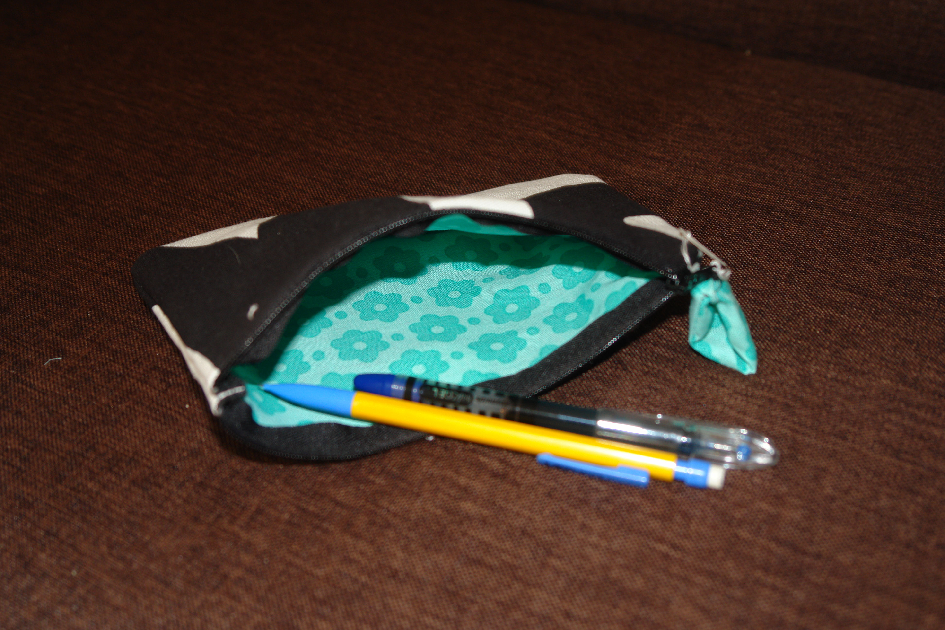 Réf 0711 - Trousse rétro fleures