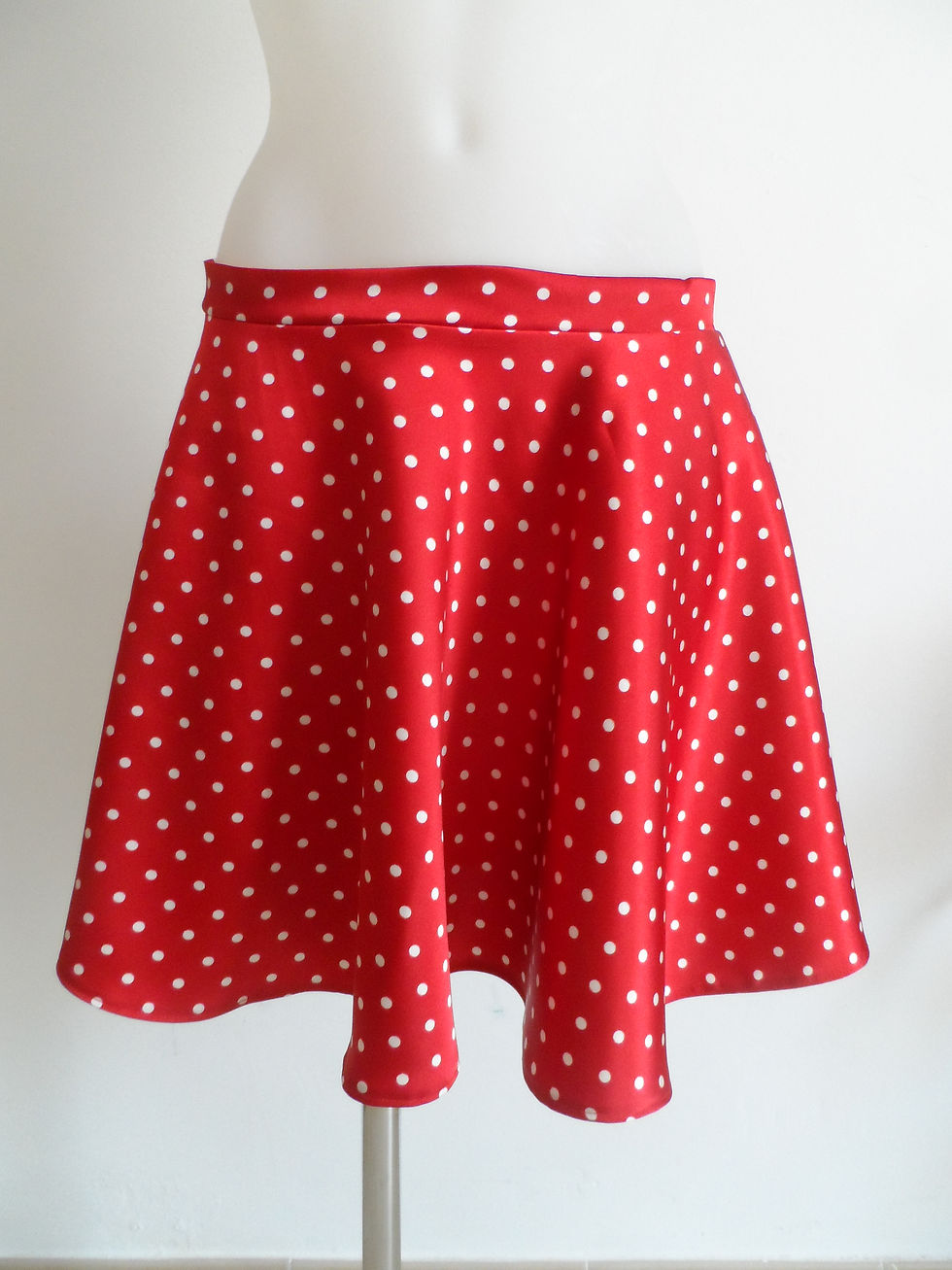 Miniature : Jupe pin-up à pois T38