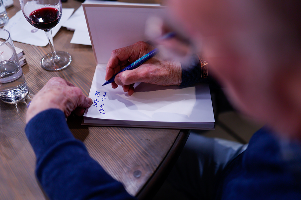 הקדשות אישיות וחתימה.png