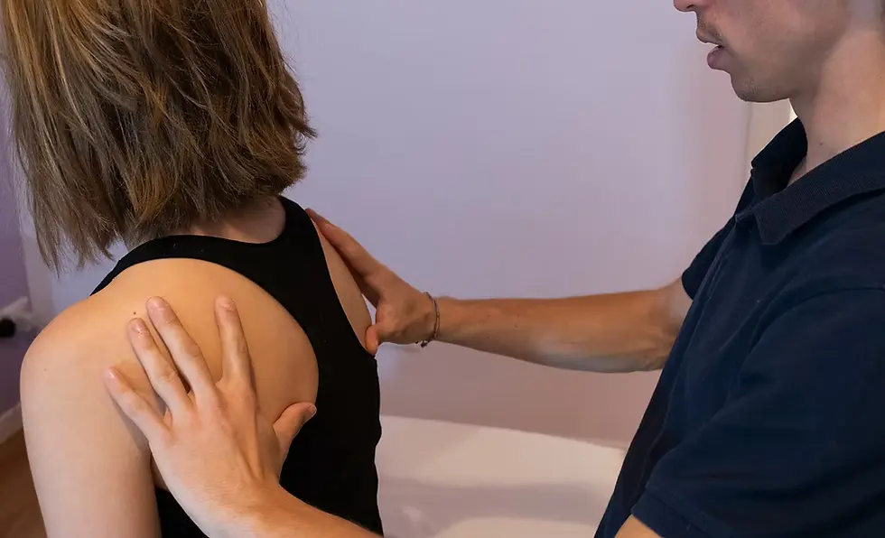 valutazione delle spalle durante trattamento osteopatico