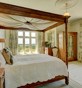 Luxury Four Poster Bed