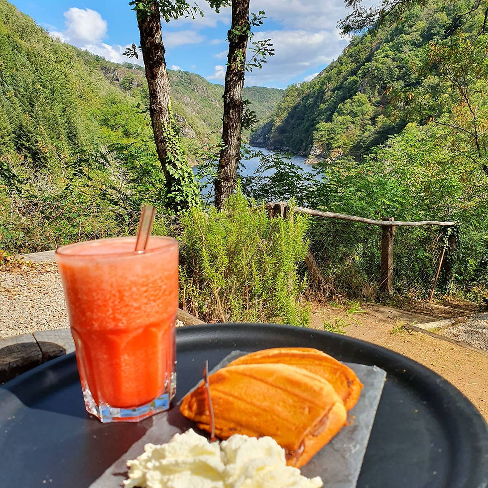 Terrasse panoramique en Corrèze, vue sur les gorges de la Dordogne