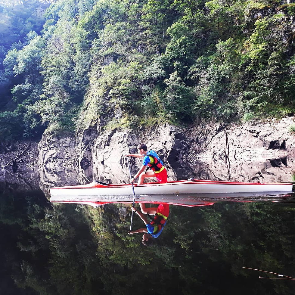 Canoe de course en ligne en Corrèze