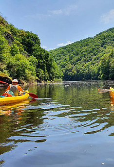 Balade en canoë kayak sur la Dordogne en Corrèze à Roche le peyroux