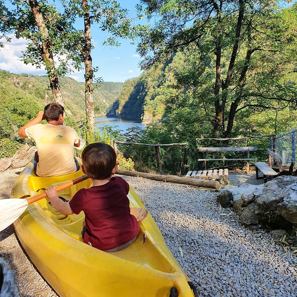 Canoe en famille sur la Dordogne