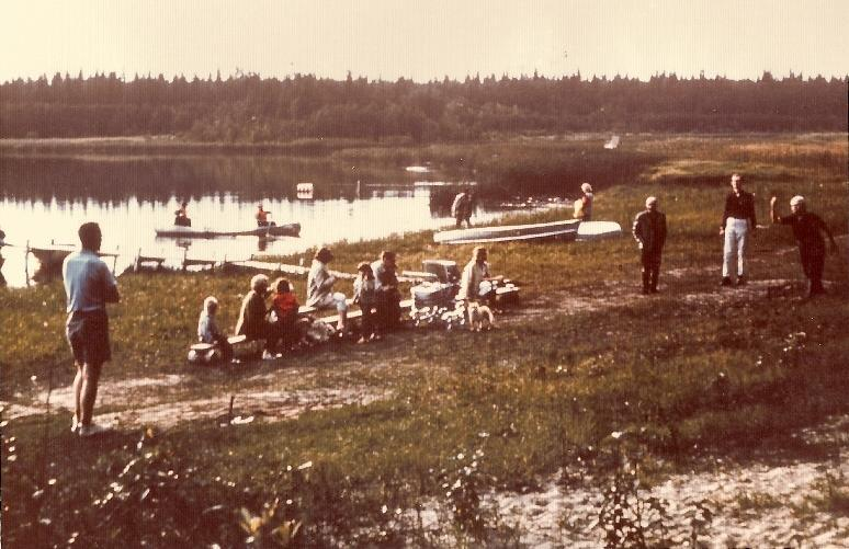 Participants at one of the Artists' Workshops at Emma Lake, Saskatchewan. Ernest Lindner is pitching. Photo Credit: Kenneth Lochhead.