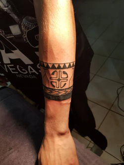 43450467_521752264953996_458817911695553