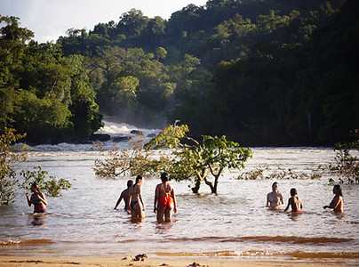 Laguna de río en EL Playón Bajo Caura