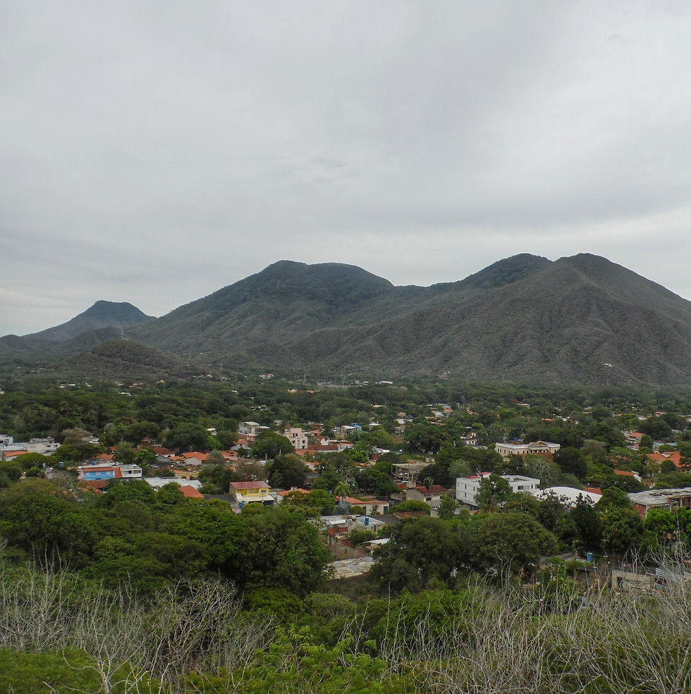 Vista a los Cerros Matasiete y GuasyamurÃ