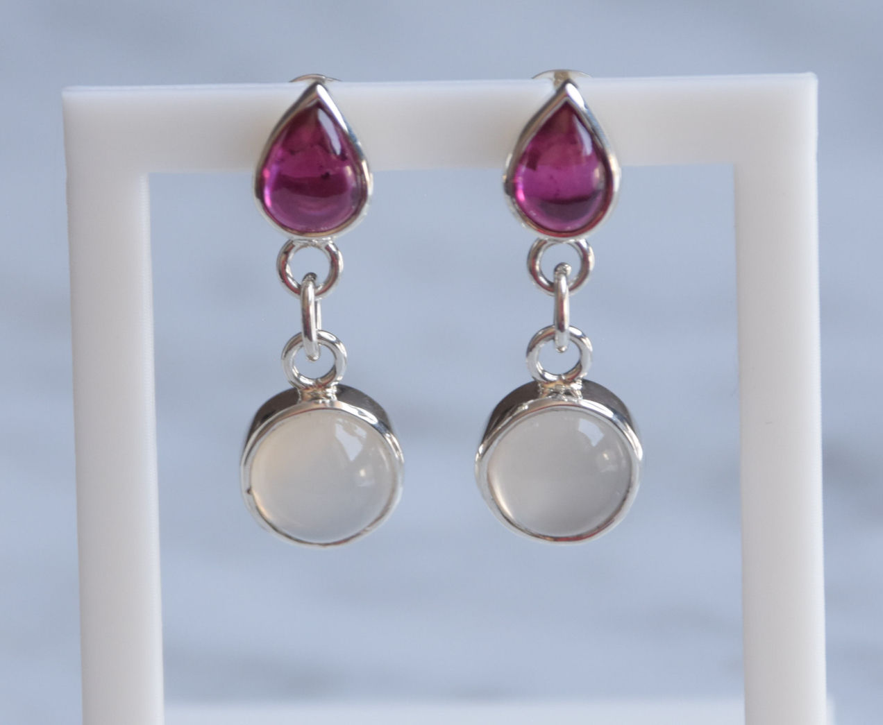 ARETE MOONSTONE + CUARZO ROJO