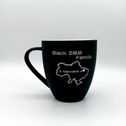 Чорна чашка