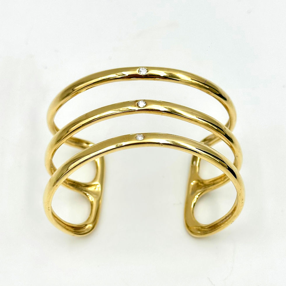 Thumbnail: Gavello Cuff Bracelet 18k yellow Gold with diamonds 