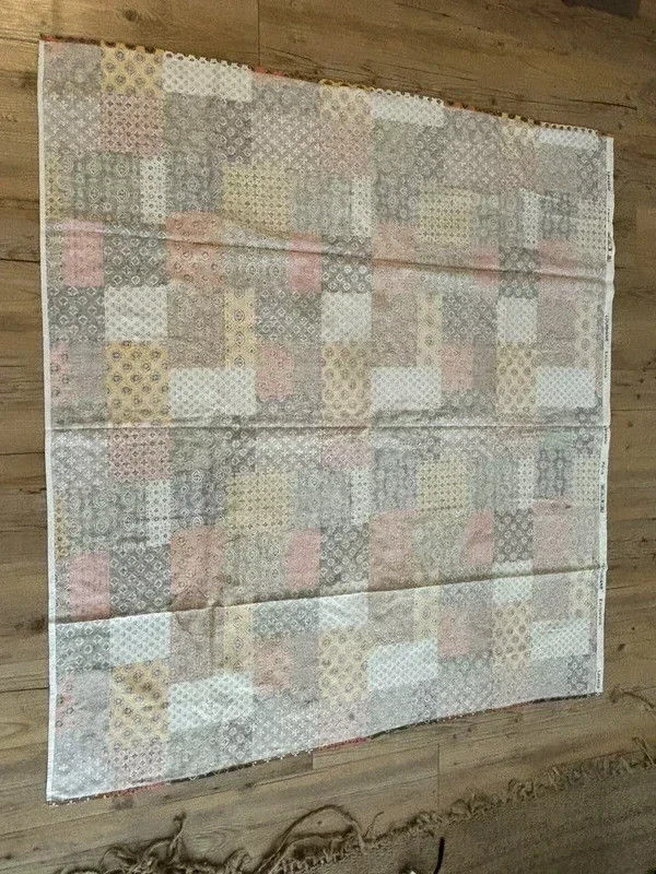 Coupon de tissu ancien marron à décor provençal vintage années 70 – 134 x 124 cm