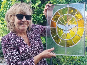 un vitrail rond avec colombe - stage au Vitrail Français
