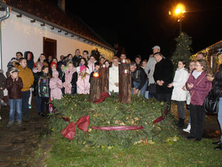 Paljenje prve adventske sviće