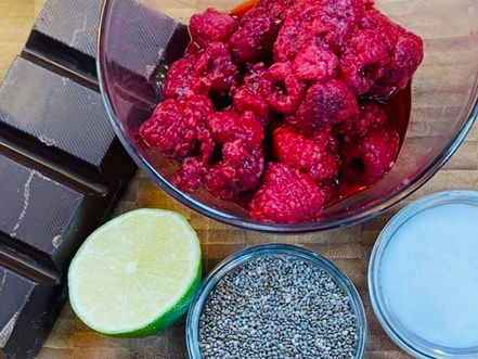 Schokoladen-Herzen mit Himbeerfüllung – das perfekte Geschenk!