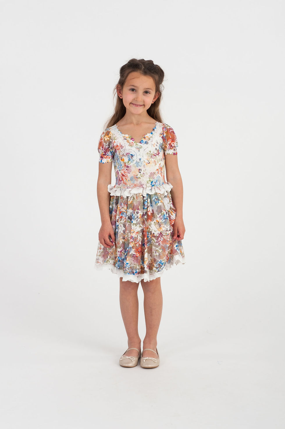 Kleid aus geblümter Spitze