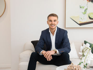 Unlocking Successful Prospecting: 8 Tips for Effective Door-Knocking 