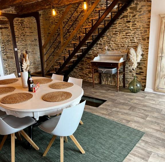 SALLE À MANGER  - LA MAISON EN PIERRE - DOMAINE DE LA VILLE CHEREL PONTORSON