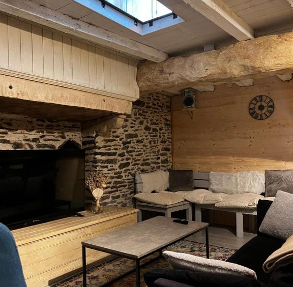 SALON  - LA MAISON EN PIERRE - DOMAINE DE LA VILLE CHEREL PONTORSON
