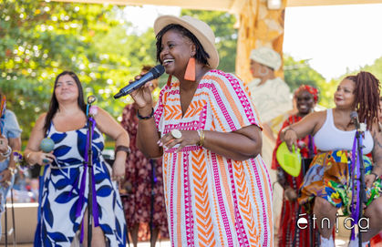 mc= maestra de ceremonias