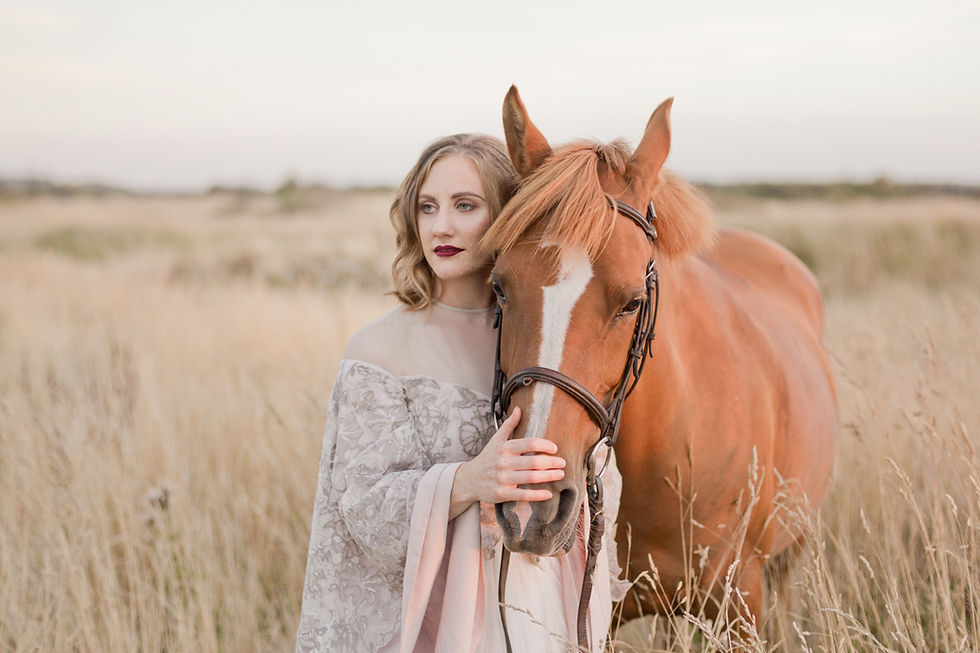 Invercargill photographer - photoshoot with bride at sunset and horses