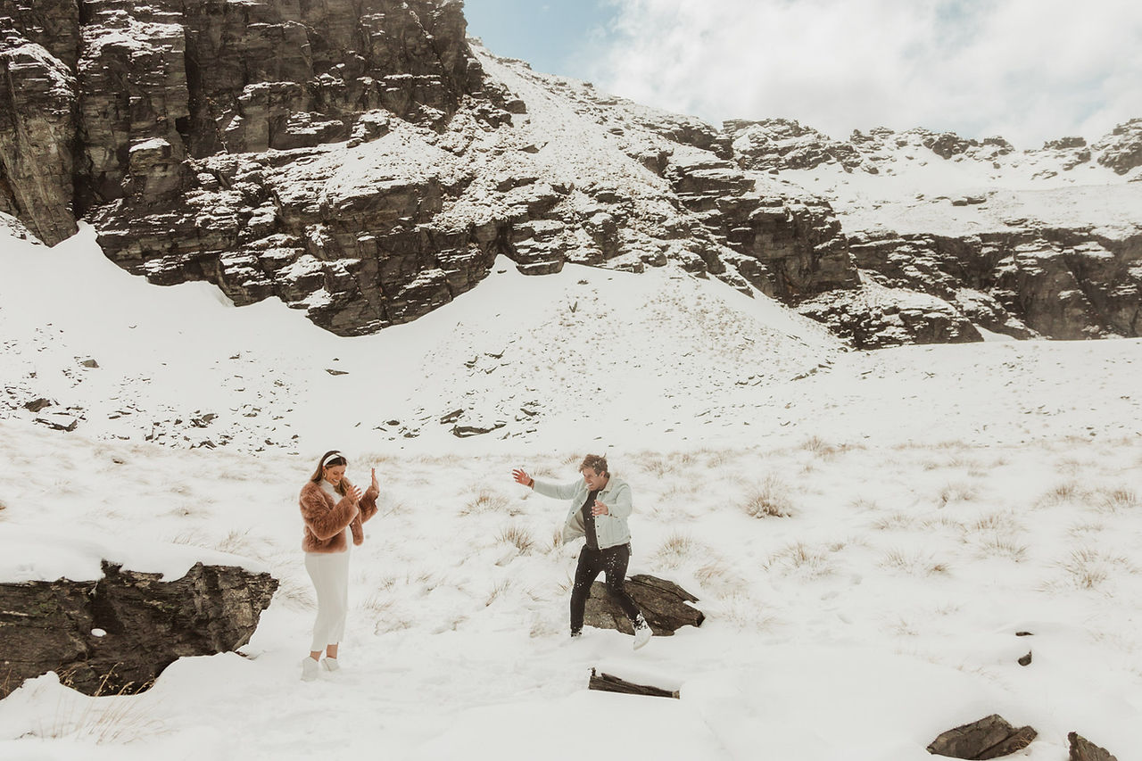 Queenstown helicopter proposal in the snow