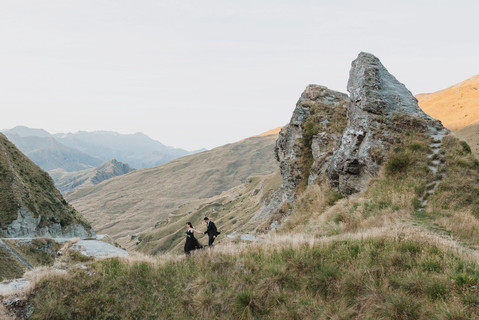 Queenstown pre wedding photos at Moke Lake, the Arrow River and Coronet Peak