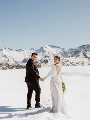 Wanaka // Twin Peaks helicopter flight in the snow