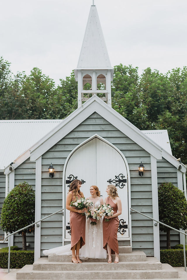 Invercargill wedding at the Abbey with bridal photos at Anderson's Park