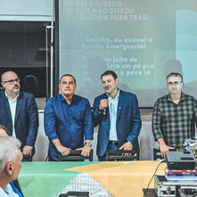 Em Erechim, Paparico Bacchi acompanha lançamento de “Do Baixo Clero ao Planalto”, de Onyx Lorenzoni