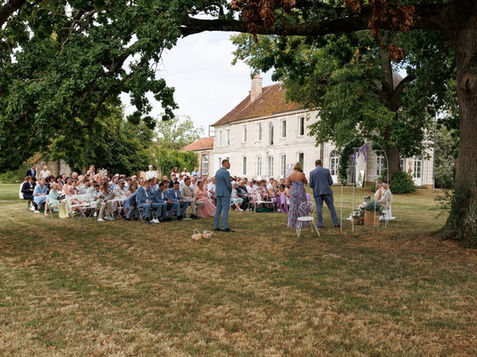 Fleuriste pour mariage au château de monfort, salle de réception près de chablis dans l'Yonne