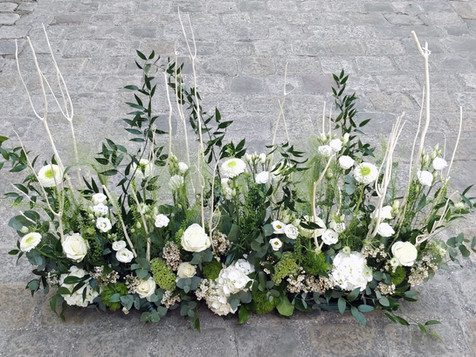 devant de tombe, composition florale pour deuil, livraison de fleurs pour deuil à Auxerre