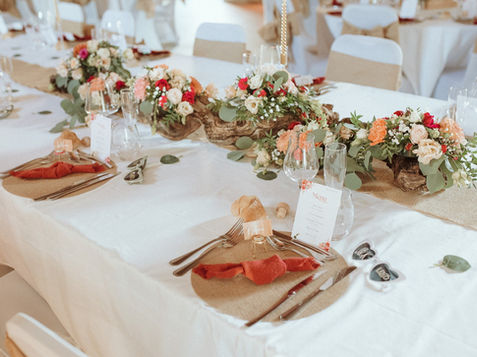 table d'honneur des mariés, salle de mariage dans l'Yonne