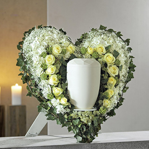 Présentation d'urne, fleurs pour crémation, crématorium d'auxerre