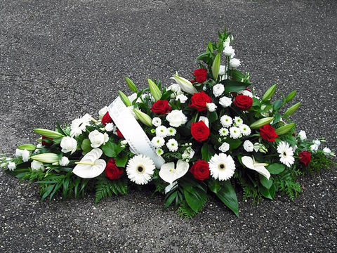 dessus de cercueil, livraison de fleurs pour deuil à Auxerre et ses environs