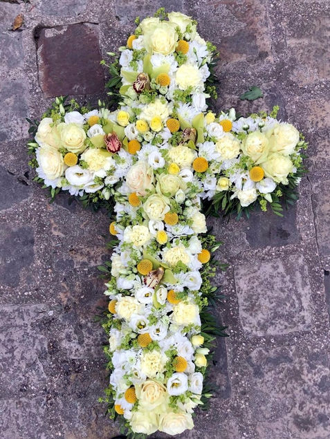 croix de deuil en fleurs pour enterrement, livraison à saint bris le vineux