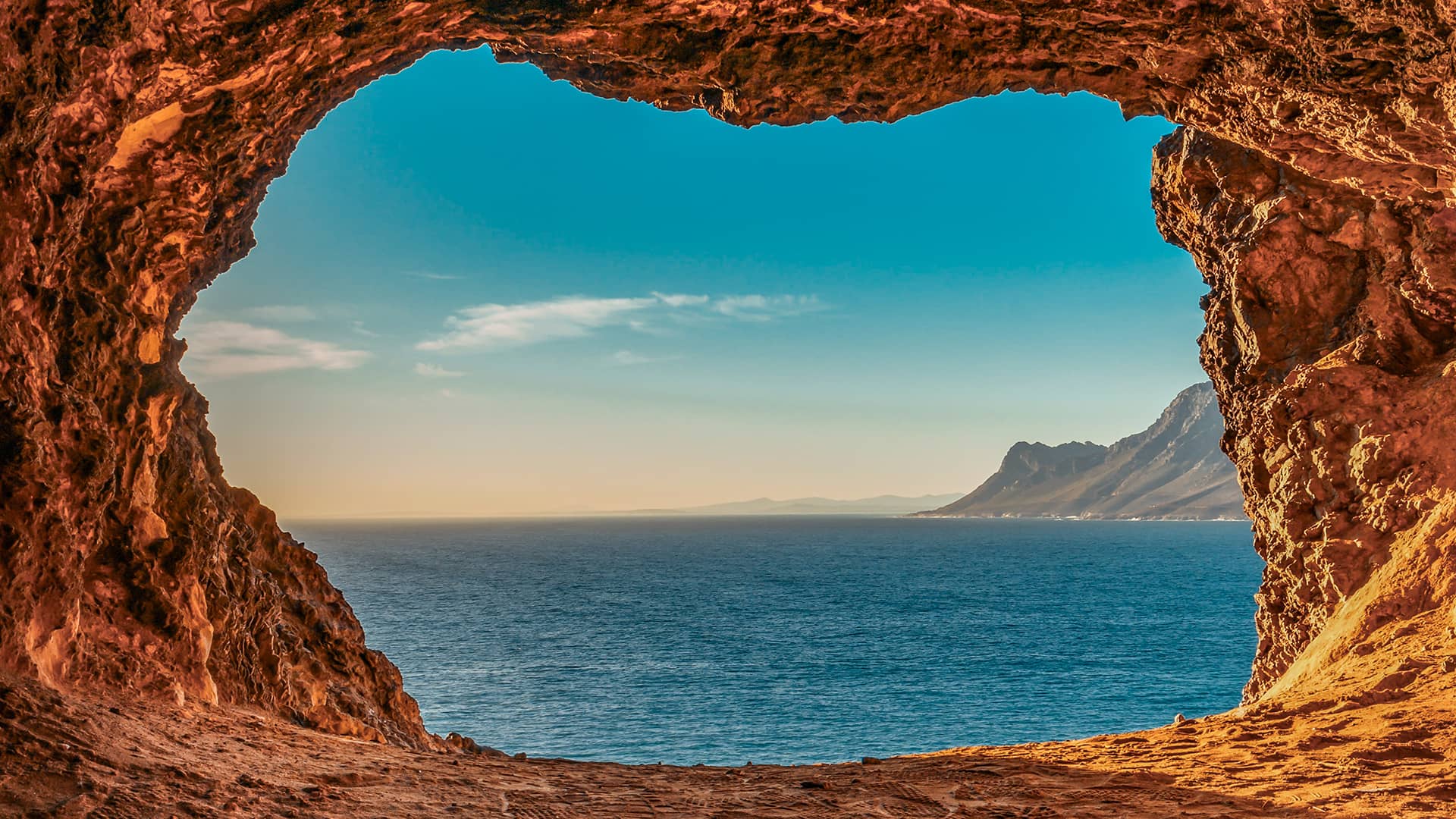 South Africa offers a wide variety of caves for you to explore, from smaller overhangs to lengthy tunnels that interconnect massive chambers. Many of these caves have a rich human history. In recent times they have served as sheltered rest spots or smugglers dens, but before that, our ancestors used them as homes. In some caves hominid (human-like) fossils were found and in many you can still find San rock paintings on the walls.