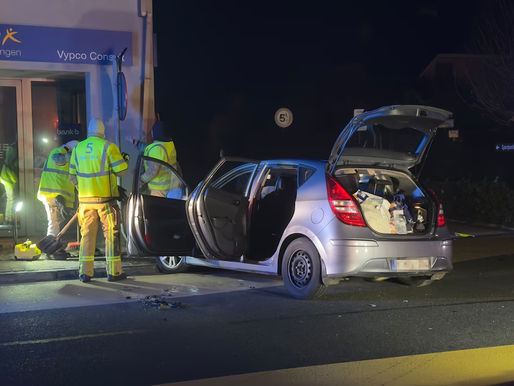 Auto crasht tegen woning in Borsbeke: zware materiële schade, geen gewonden