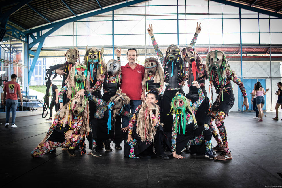 Baile de Máscaras gira PZ-18
