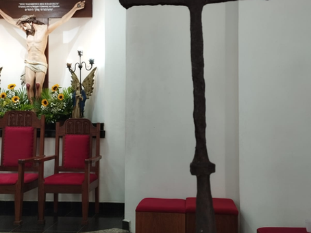 A alegria que vem do mistério da Cruz